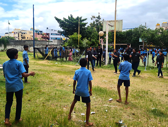 employees-volunteering-program-4
