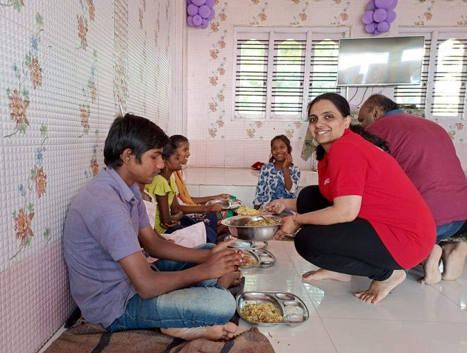 employees-volunteering-program-7